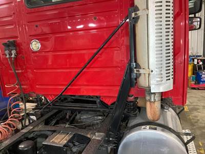 Volvo VNM Exhaust Bracket