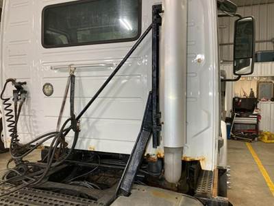 Volvo VNM Exhaust Bracket