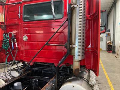 Volvo VNM Exhaust Bracket