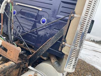 Volvo VT Exhaust Bracket