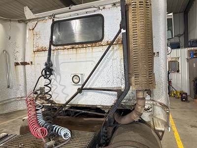 Volvo WCA Exhaust Bracket