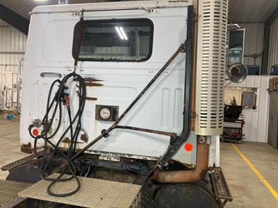 Volvo WG Exhaust Bracket