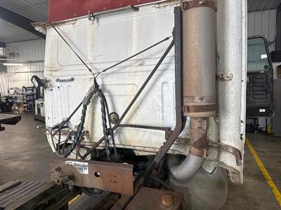 Volvo WIA Exhaust Bracket