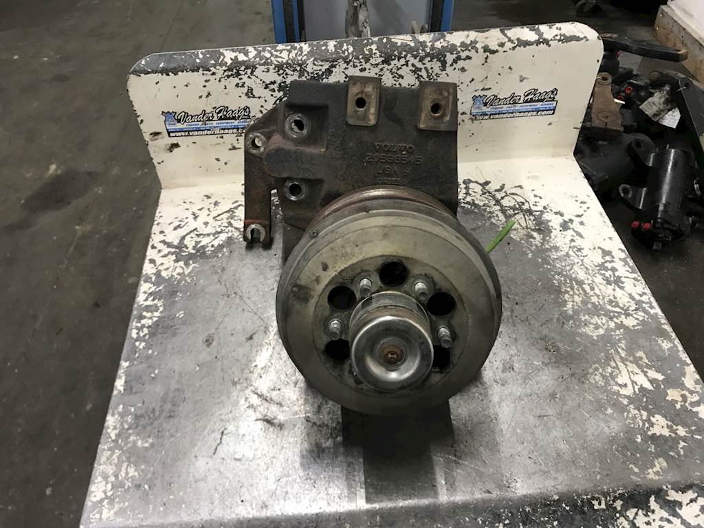 2006 Cummins ISX Fan Clutch for a Volvo VNL For Sale Council Bluffs