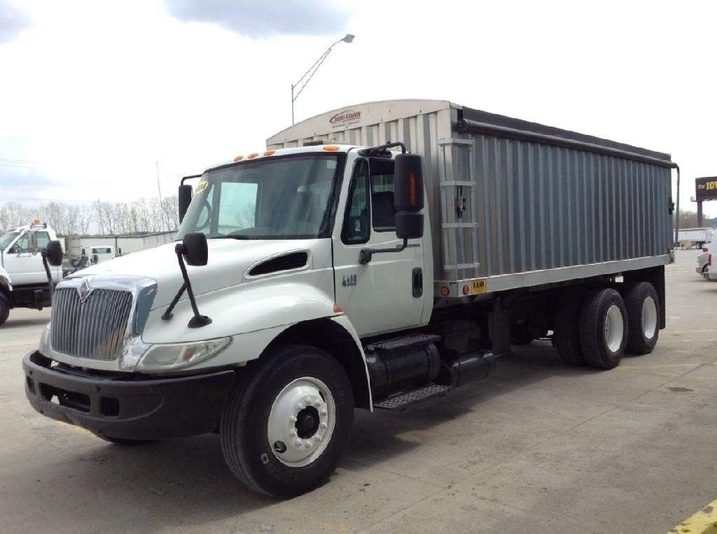 2004 International 4400 Farm / Grain Truck For Sale, 469,318 Miles