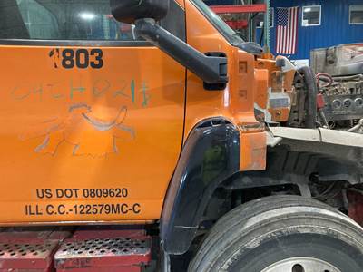 Chevrolet C8500 Fender