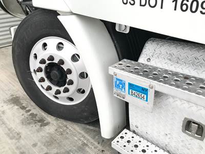 Freightliner Cascadia Fender