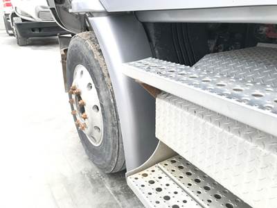 Freightliner Cascadia Fender