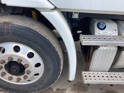 Freightliner Cascadia Fender