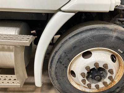 Freightliner Cascadia Fender