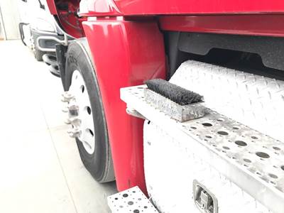 Freightliner Cascadia Fender