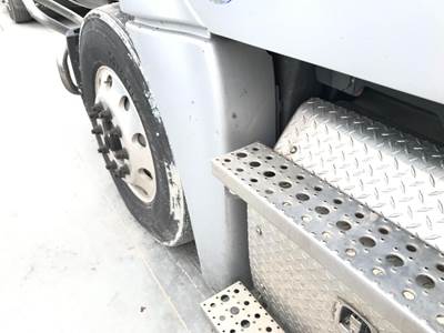 Freightliner Cascadia Fender