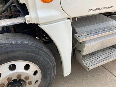 Freightliner Cascadia Fender