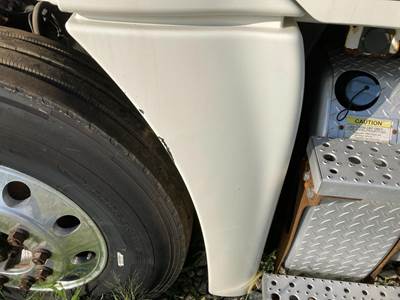 Freightliner Cascadia Fender