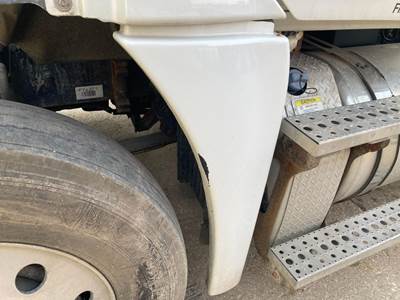 Freightliner Cascadia Fender