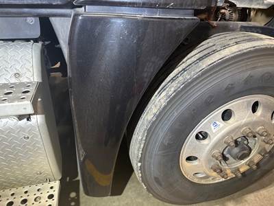 Freightliner Cascadia Fender