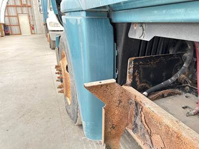 Freightliner Cascadia Fender