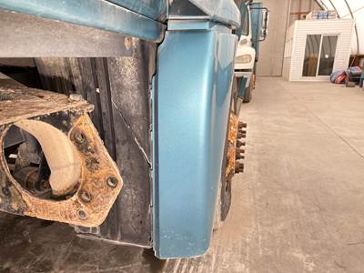 Freightliner Cascadia Fender