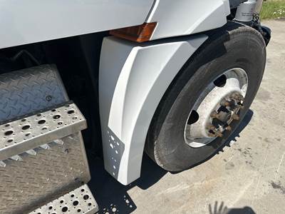 Freightliner Cascadia Fender