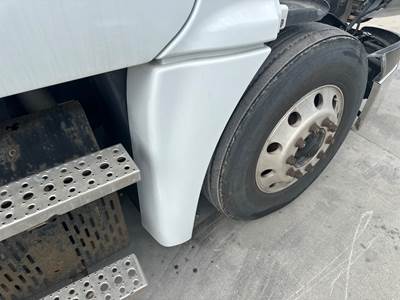 Freightliner Cascadia Fender