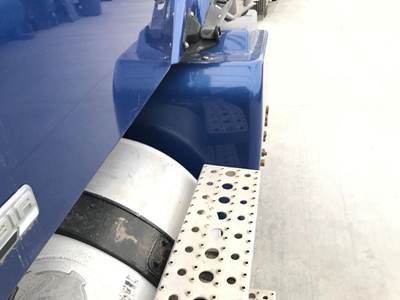 Freightliner Columbia 120 Fender