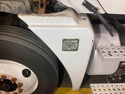 Freightliner Columbia 120 Fender