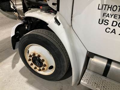 Freightliner M2 106 Fender