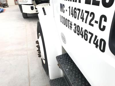 Freightliner M2 106 Fender