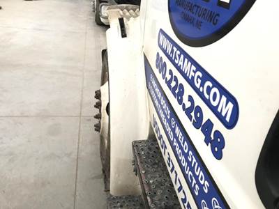 Freightliner M2 106 Fender