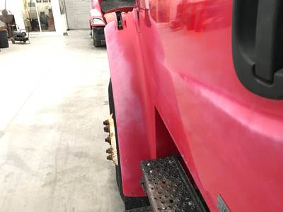 Freightliner M2 106 Fender