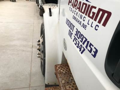 Freightliner M2 106 Fender