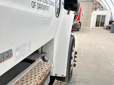 Freightliner M2 106 Fender