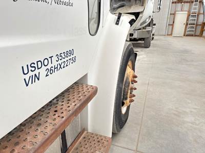 Freightliner M2 106 Fender