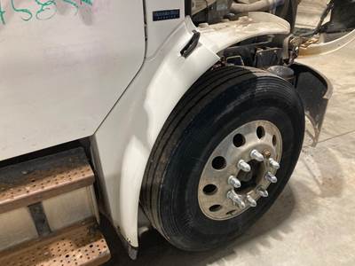 Freightliner M2 106 Fender