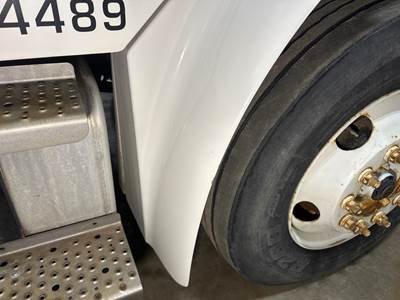 Freightliner M2 106 Fender