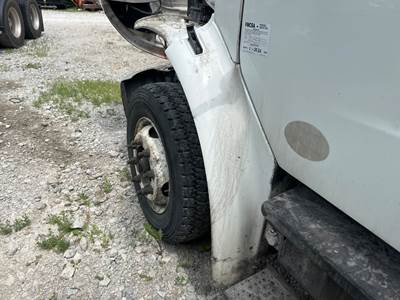 Freightliner M2 106 Fender