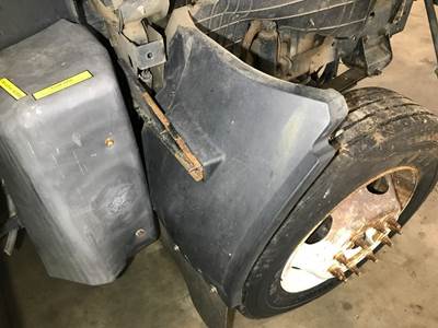 International CF600 Fender