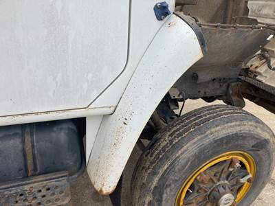 International S1800 Fender