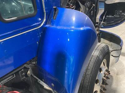 Kenworth T440 Fender