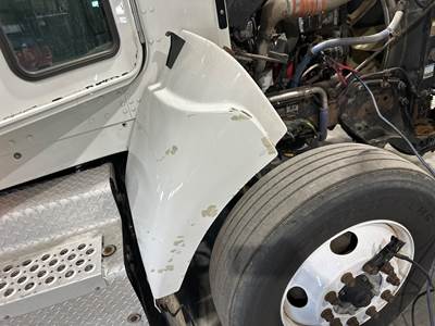 Kenworth T440 Fender