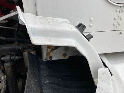 Kenworth T660 Fender
