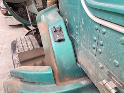 Kenworth T660 Fender