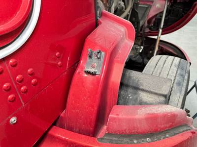 Kenworth T660 Fender