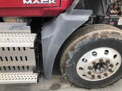 Mack CXU Fender