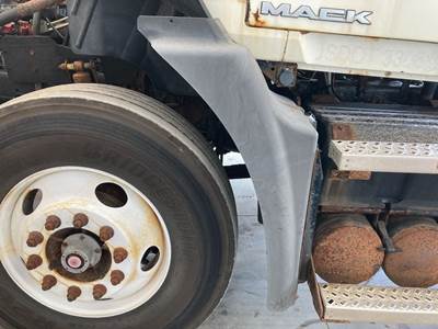Mack CXU Fender
