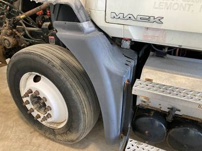 Mack CXU Fender