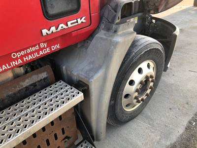 Mack CXU Fender