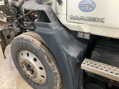 Mack CXU Fender