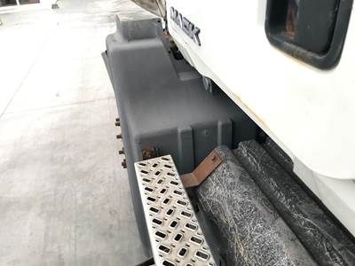 Mack CXU Fender