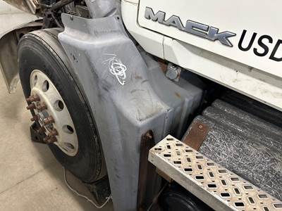 Mack CXU Fender